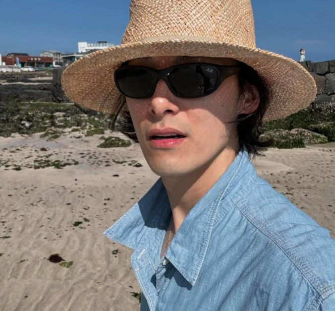 레이벤 대디오 선글라스 착용