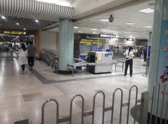 상하이 지하철 짐 검사