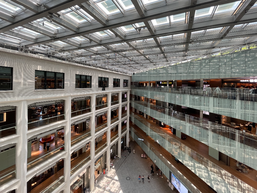 도쿄역 킷테 마루노우치 타워 실내