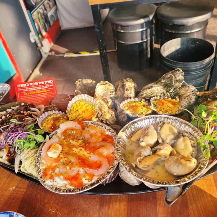 백반기행 지수원 편 4단 조개구이 무한리필 치즈 가리비 전복 숯불 구이 오이도 맛집 소개