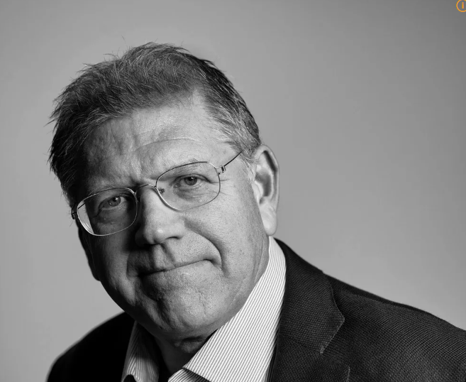 로버트리저메키스감독 의 안경쓰고 있는사진