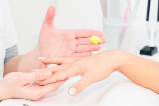 예쁜 손 만들기 위한 각질 관리: 부드럽고 건강한 손을 위한 팁