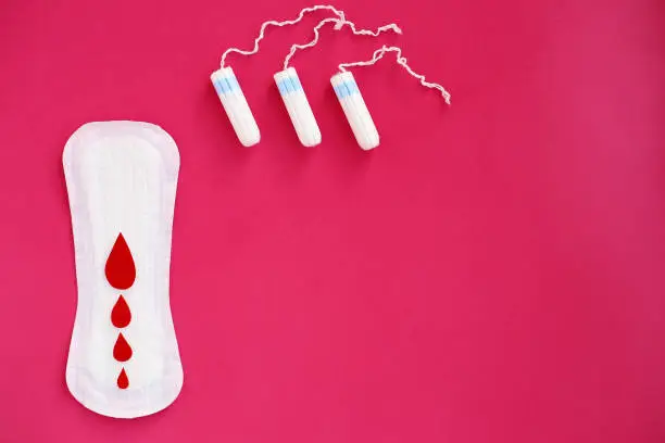 생리후 부정출혈 원인은 무엇일까요? 여성의 건강을 생각할 때 가장 기본적인 것 중 하나가 바로 &#39;생리&#39;입니다. 생리는 우리 몸이 정상적으로 기능하고 있다는 신호이며&#44; 가임 기간 동안 여성의 건강 상태를 반영해 주죠. 그러면 왜 부정출혈이 생기는지 알아볼까요~