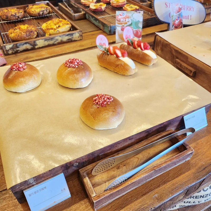 딸기단팥빵
