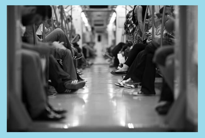 지하철-내부-통로