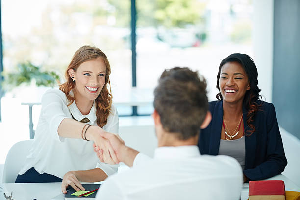 첫인상을 좌우하는 말투 – 어조, 속도, 단어 선택의 심리학