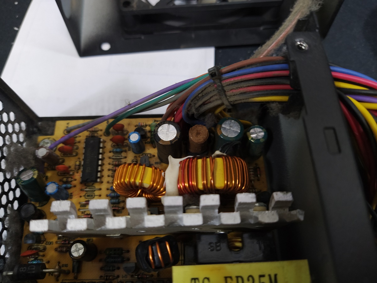 파워서플라이 콘덴서 터짐