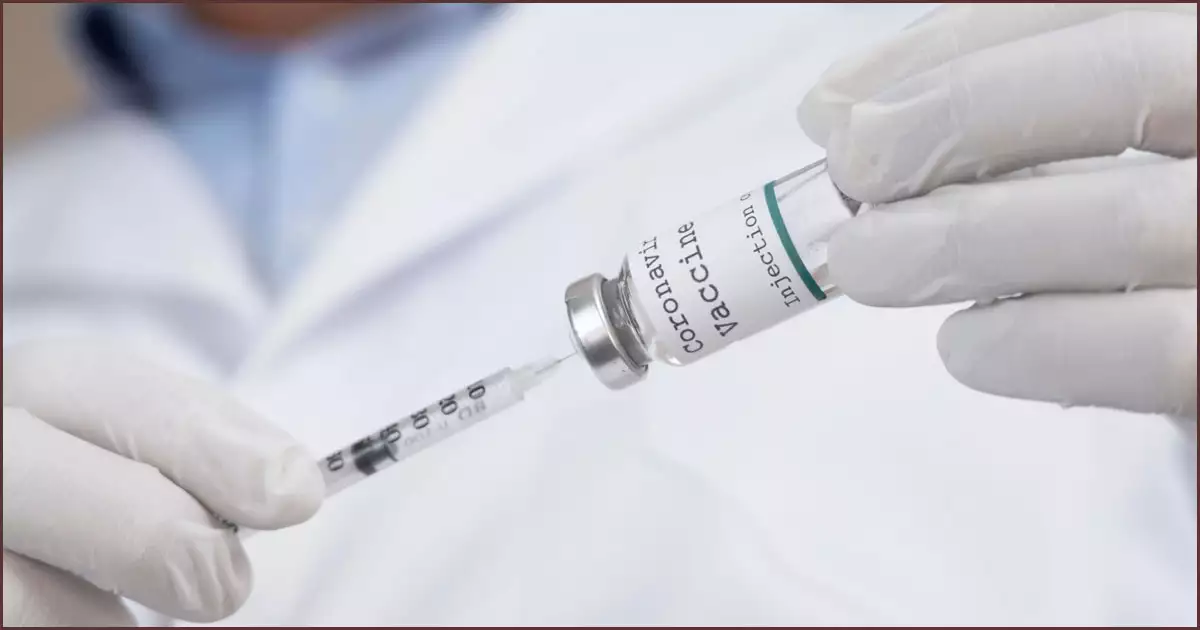 예방접종(백신과 주사기)