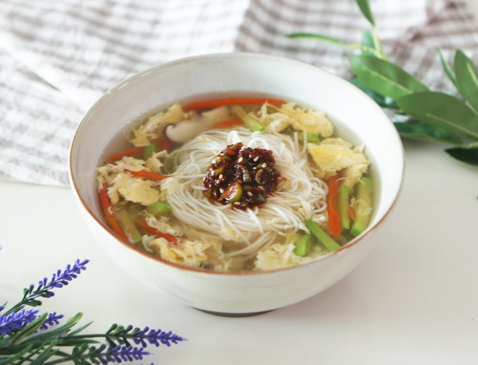 멸치육수 잔치국수