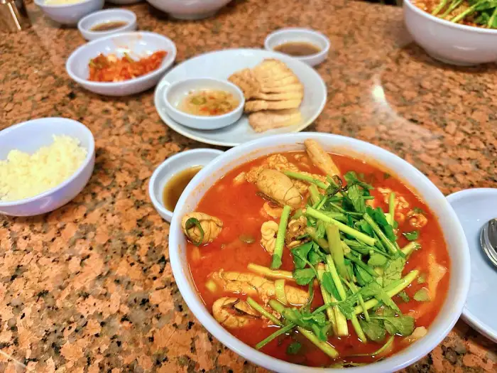생방송 오늘저녁 힙당 신당동 알곤이 칼국수 맛집