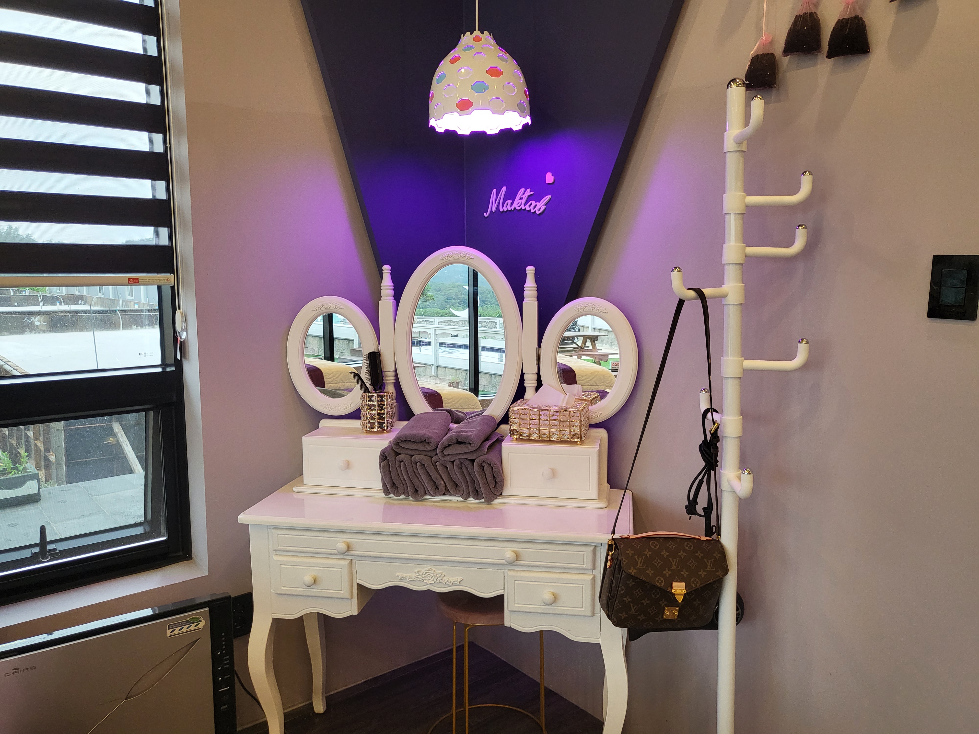 온펜션 - 화장대