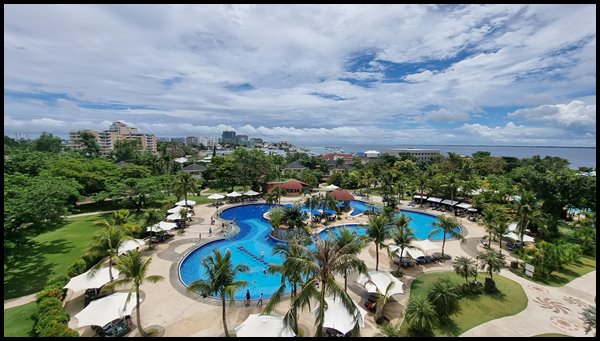 제이파크리조트-풀장-썬베드-타월-자리맡은모습