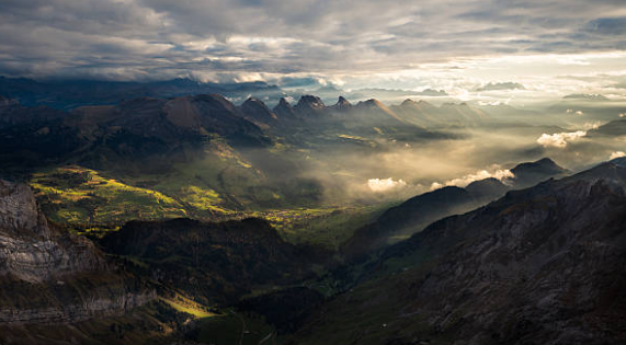 무토일간 여성의 성격, 연애, 직업적 특징