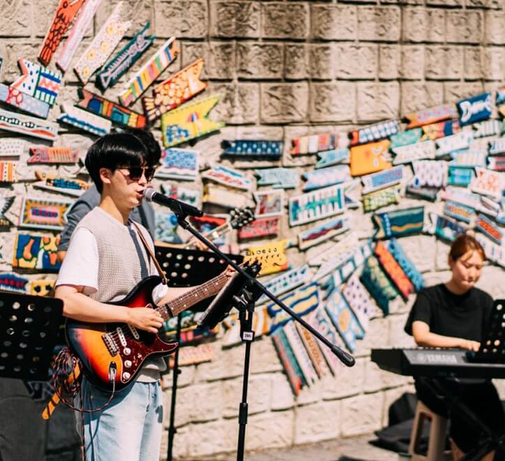 진해군항제, 페스티벌 및 주차안내를 정리했습니다. 축제가 생각보다 매우 큰 행사이고 프로그램도 아주 많아요~ 지금 벚꽃이 필 무렵 진해군항제 행사를 하니 더욱 빛을 바랍니다. 주차장과 대중교통 셔틀버스까지 정리했으니 참고하시기 바랍니다.