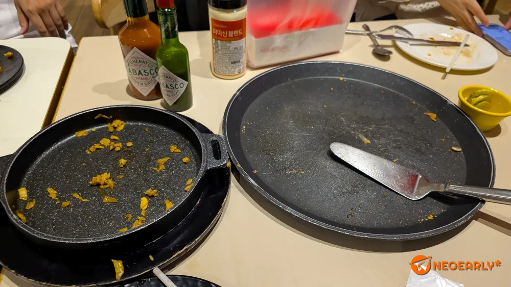 따로 남겨서 포장한 한 조각 빼고는 깨끗하고 맛있게 클리어.
