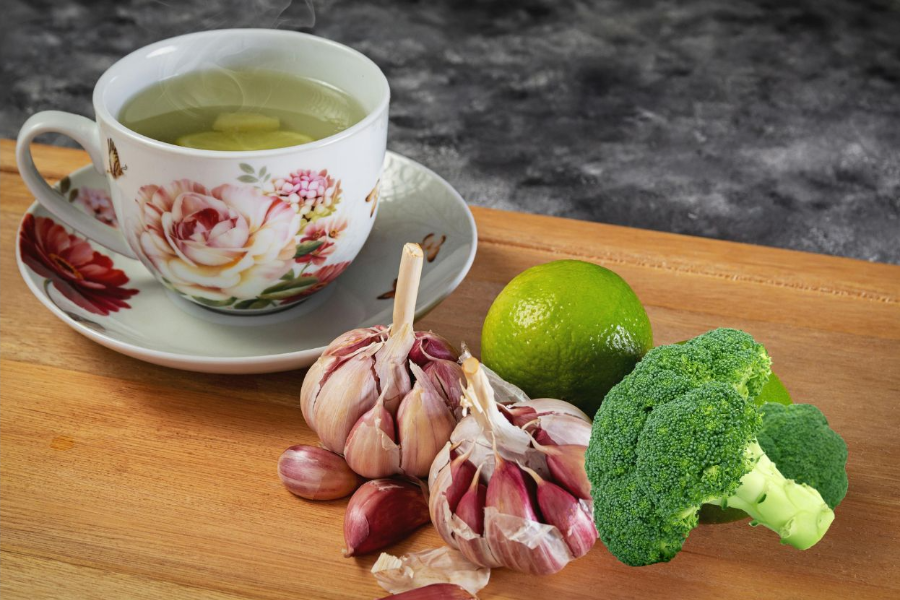 간에 좋은 음식 사진 (브로콜리, 마늘, 녹차 등)