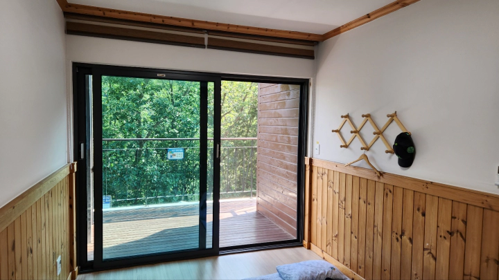 편백나무로 장식된 장성숲체원 숙소 방장산 산림교육센터