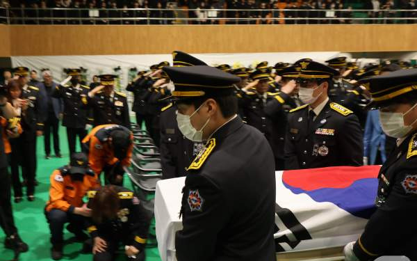 완도 창고 화재 순직 소방관 눈물의 영결식... "영웅들의 마지막 길, 대전현충원 안장"