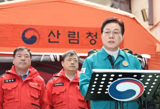 경남도지사-긴급재난지원금-발표현장