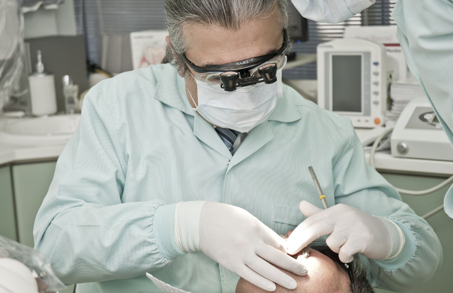 얼라인 테크놀로지 기업의 투명 교정 이미지