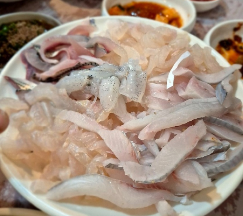삼천포항-용궁포차촌-모듬회-해뜨는집