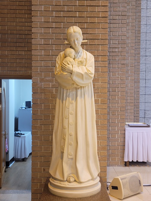 서울 신정동성당 성모자상