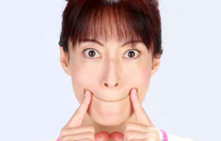 팔자주름 없애는 방법 마사지