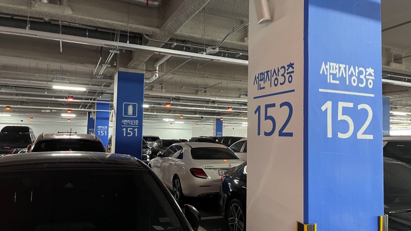 인천공항 주차장 주차구역 표시 사진