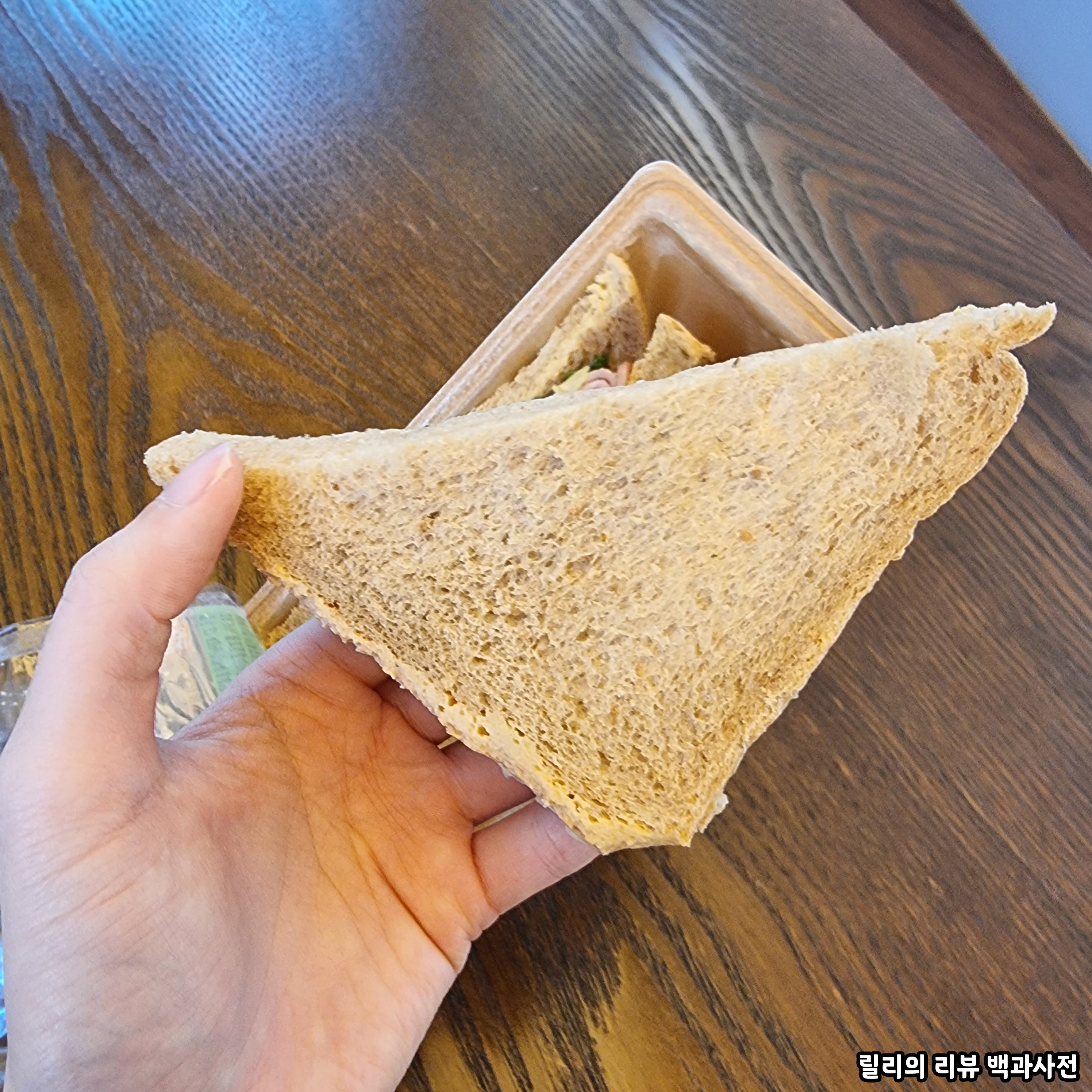 보통 식빵의 크기와 동일하다.