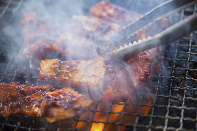 불판에서 구워지는 양념불고기