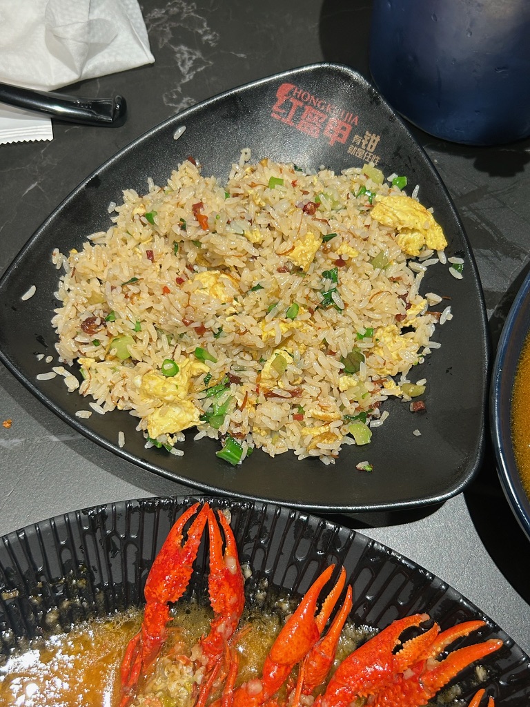 마라룽샤 소스가 아까워서 면이랑 볶음밥 시켜서 같이 먹으면 더 맛있음.