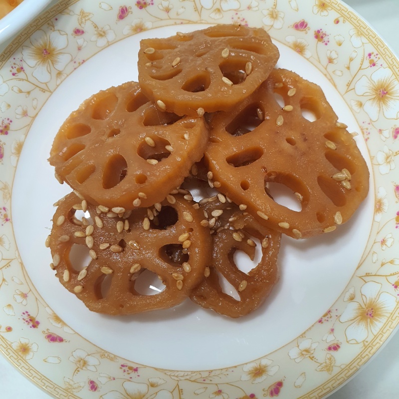 접시위에-올려진-연근