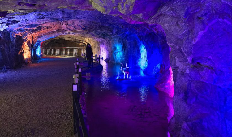 논산 반야사 동굴법당