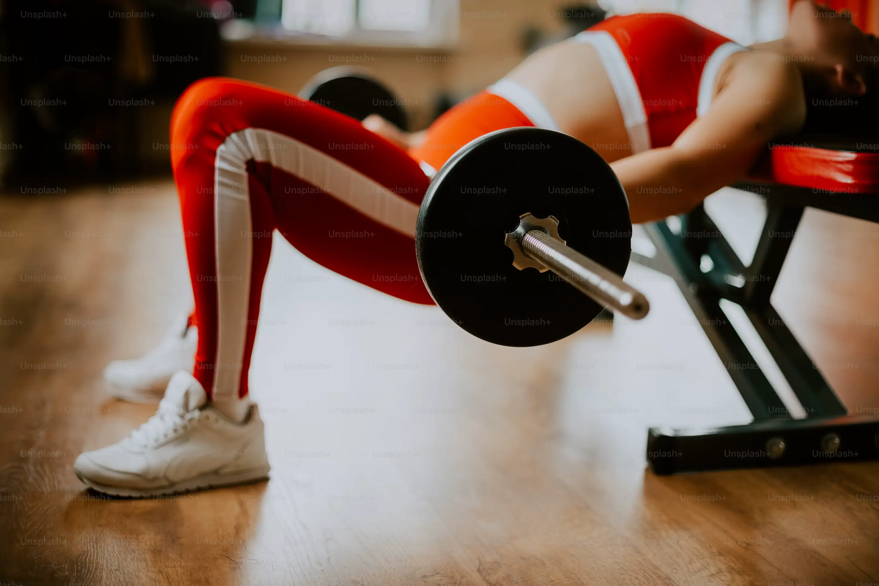 운동 퍼포먼스를 극대화하는 고관절 신전 훈련: 스쿼트, 루마니안 데드리프트, 힙 쓰러스트의 효과 비교