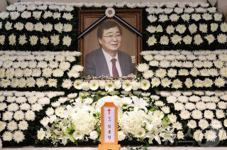 김홍업 별세
