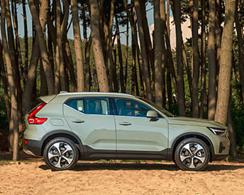 볼보 XC40 세이지 그린 에디션 측면