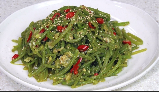 아삭한 밥반찬의 정석, 고구마줄기볶음 만드는 법 (전문가 레시피 공개