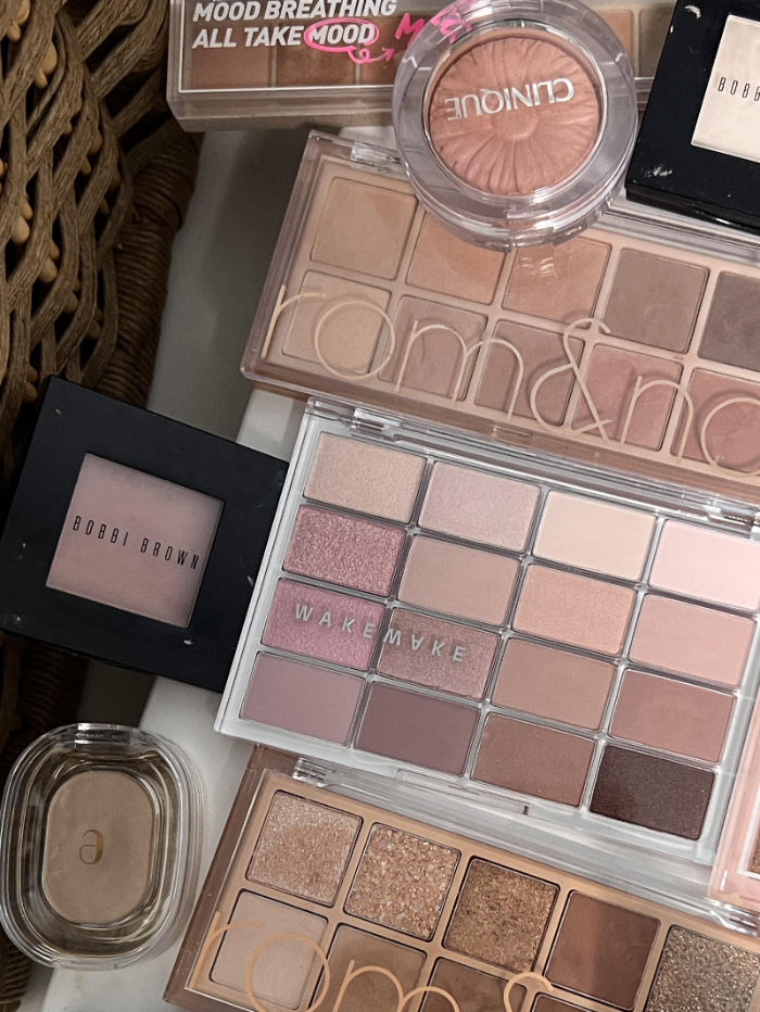 웨이크 메이크 생기블러링 섀도우 팔레트