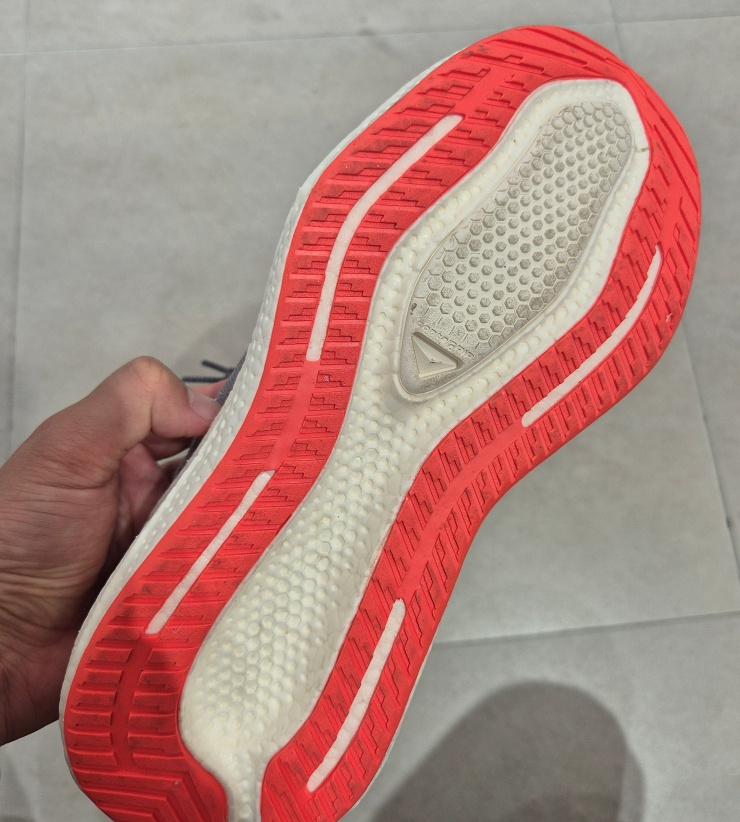 러닝화 접지력 아웃솔