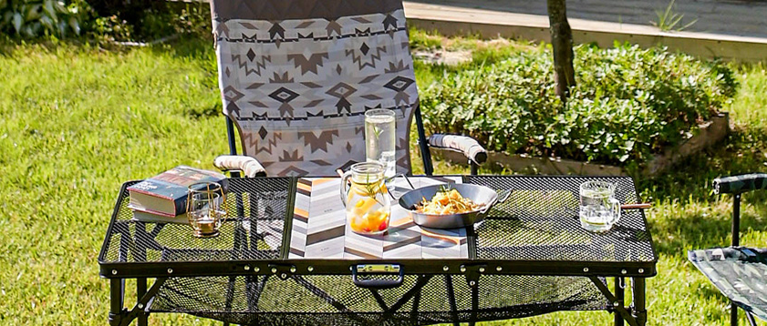 카즈미 의자와 테이블 사진