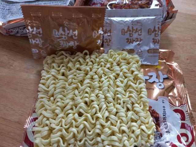 삼선짜장 면발과 스프