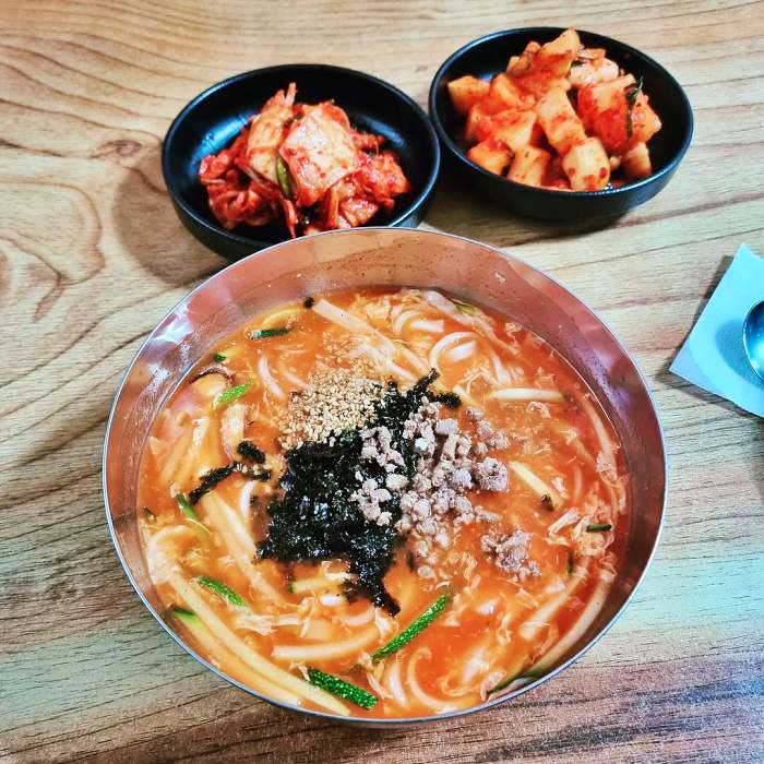 김창옥 전참시 윤두준 줄서는 칼국수집 장칼국수 강릉 맛집