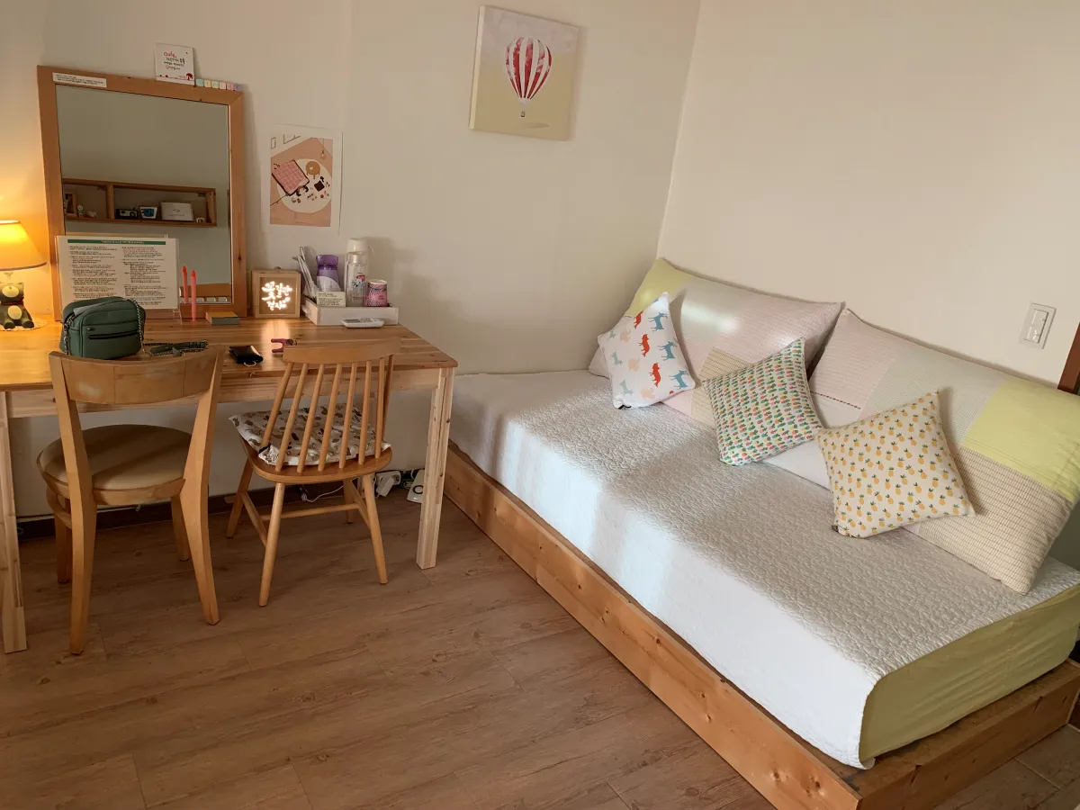 정글게스트하우스-객실-내부-쇼파