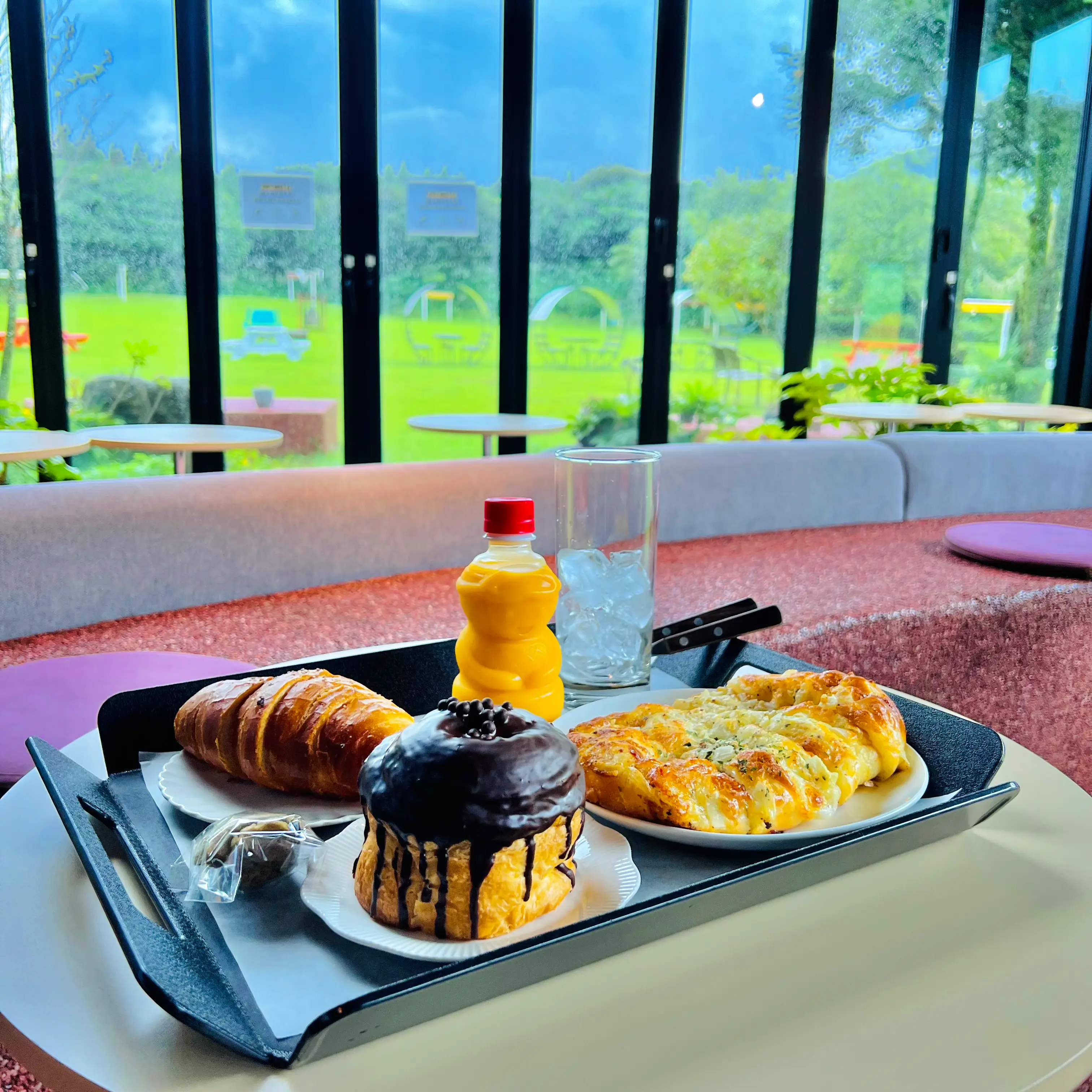 방문 당일 우리 가족이 구매하여 먹은 빵들 사진 입니다.