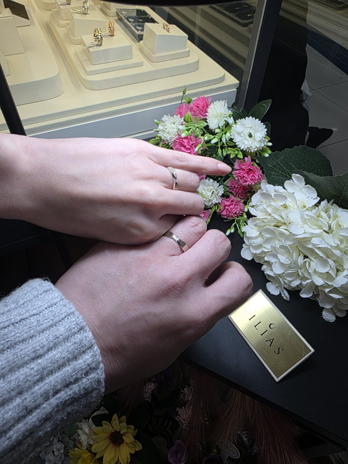 반지 손 착용샷