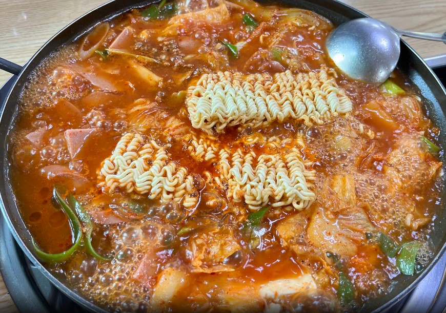 깔끔한 맛의 경원식당 부대찌개