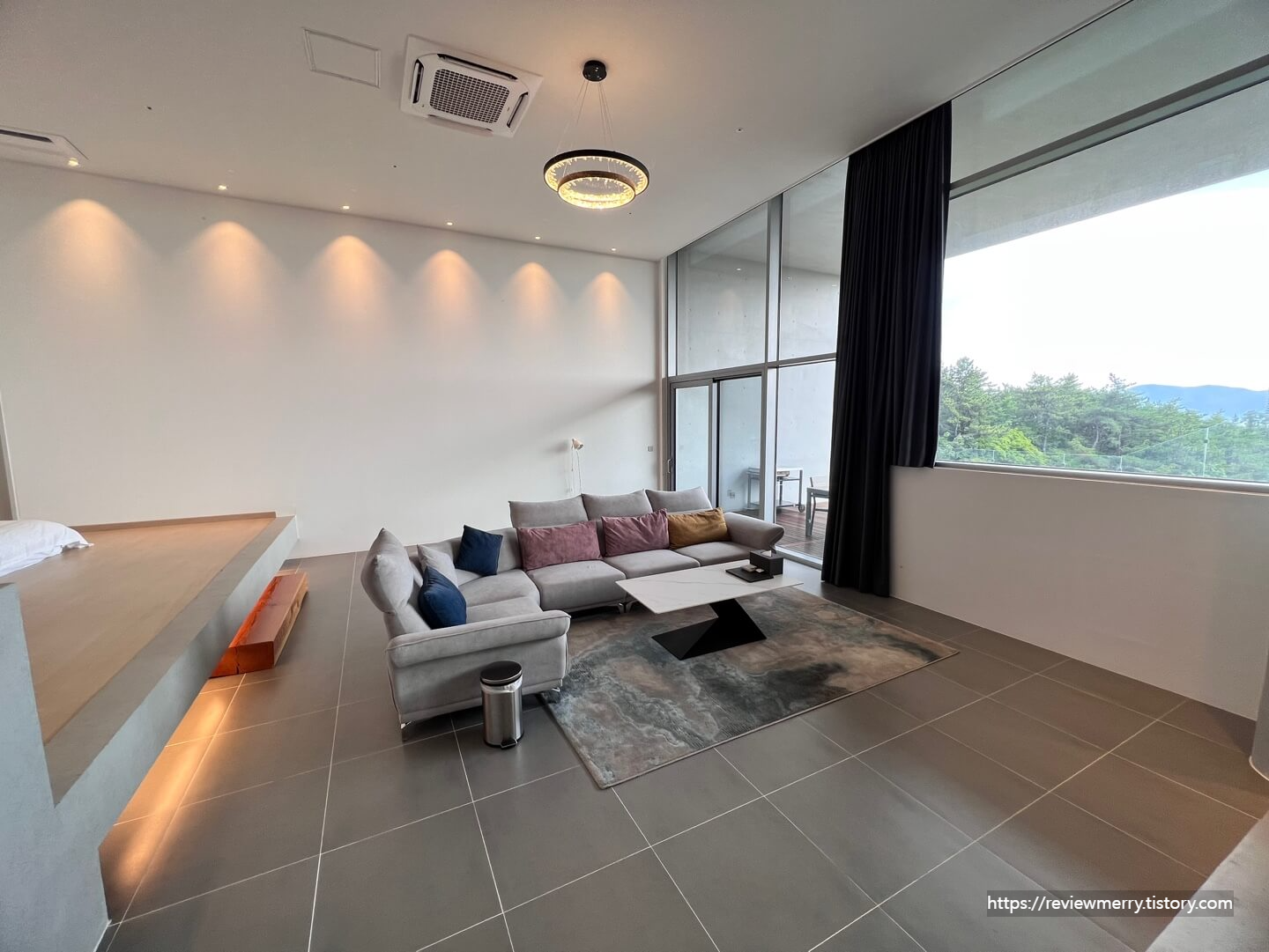 거실 쇼파 사진