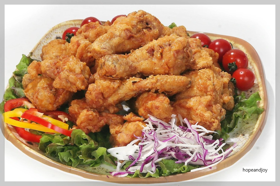 맛있게 튀겨진 베트남의 치킨