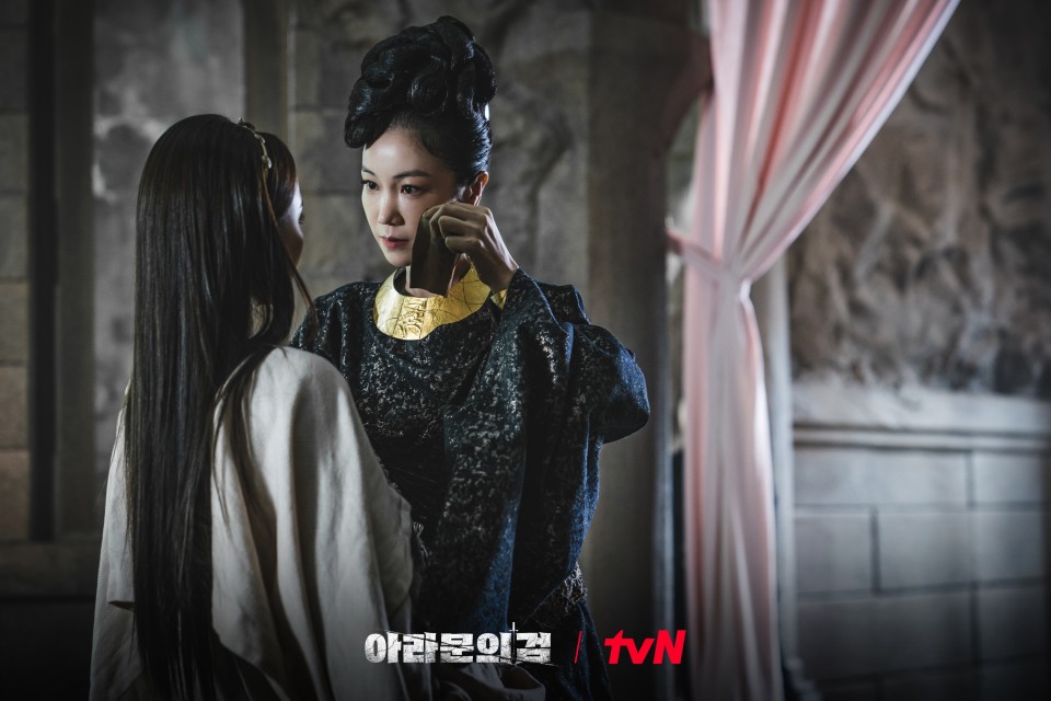 탄야를 의심하는 태알하