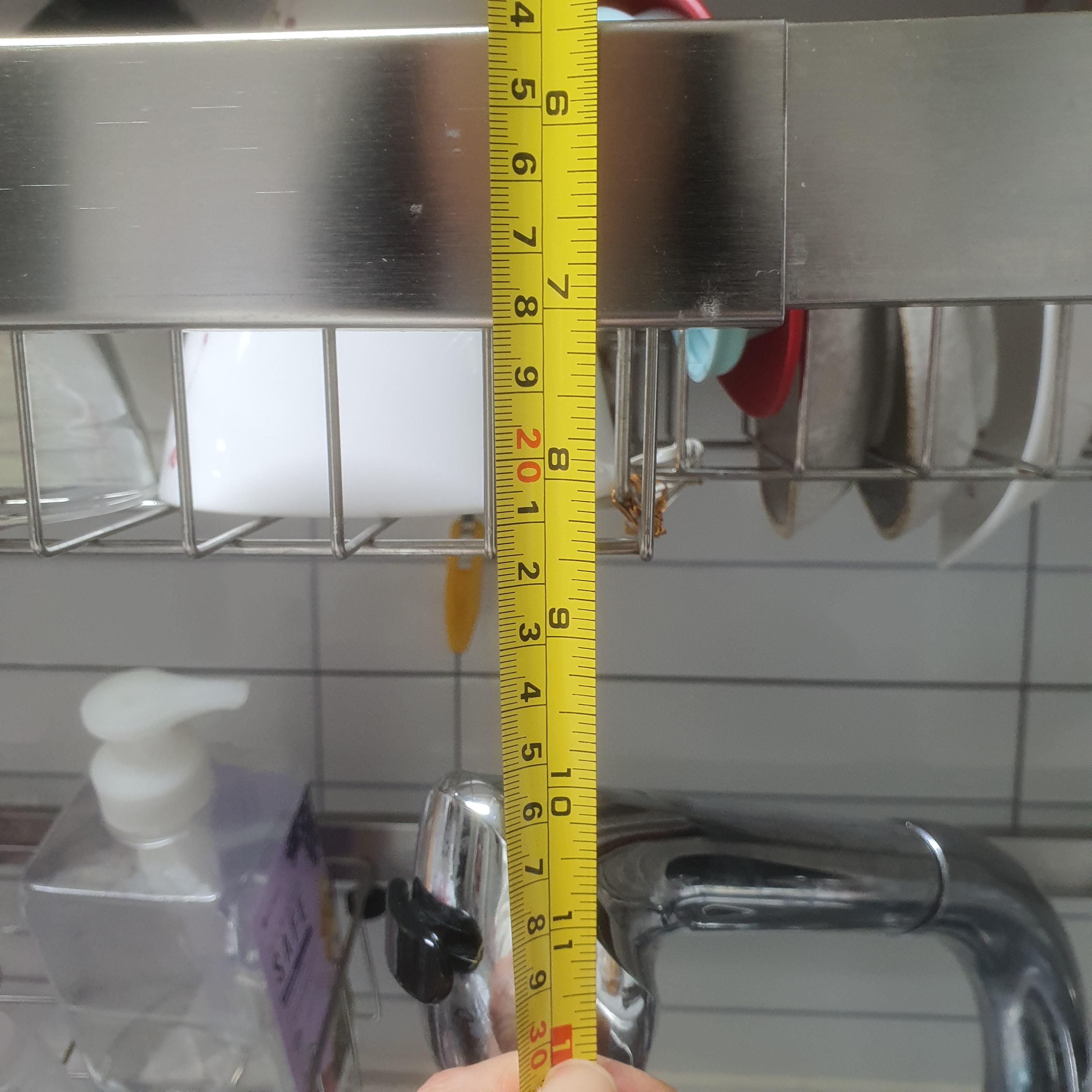 상부장과 수도꼭지 사이의 공간 확인 필요